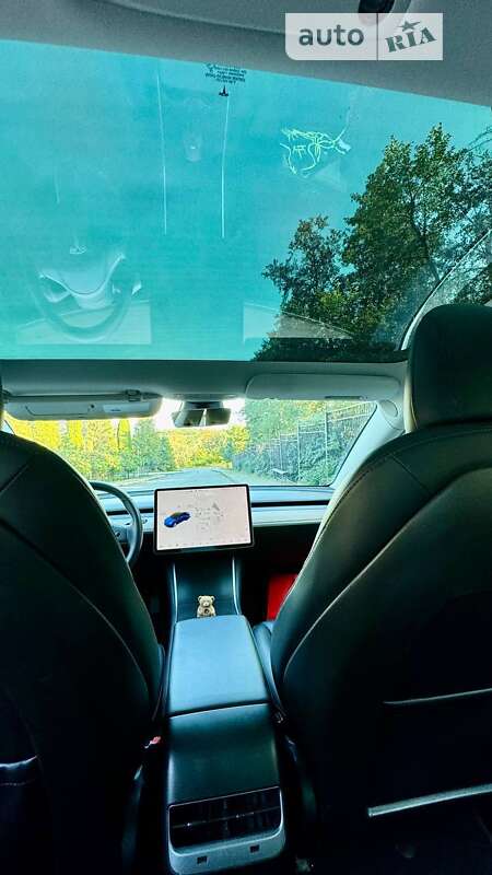 Седан Tesla Model 3 2018 в Львові