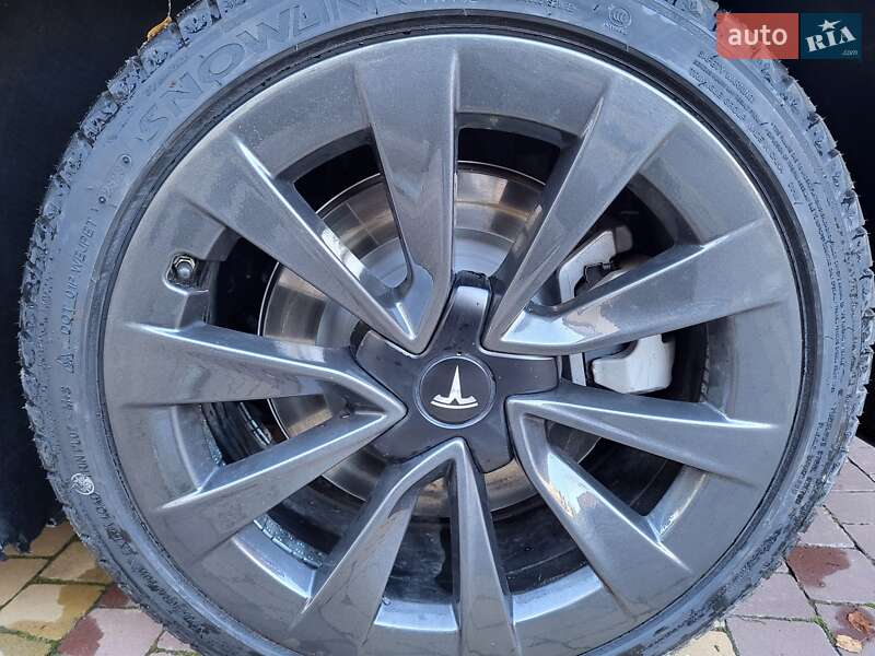 Седан Tesla Model 3 2021 в Луцьку
