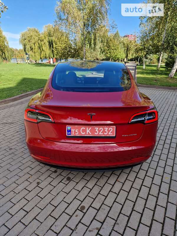 Седан Tesla Model 3 2021 в Рівному