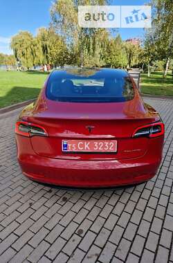 Седан Tesla Model 3 2021 в 