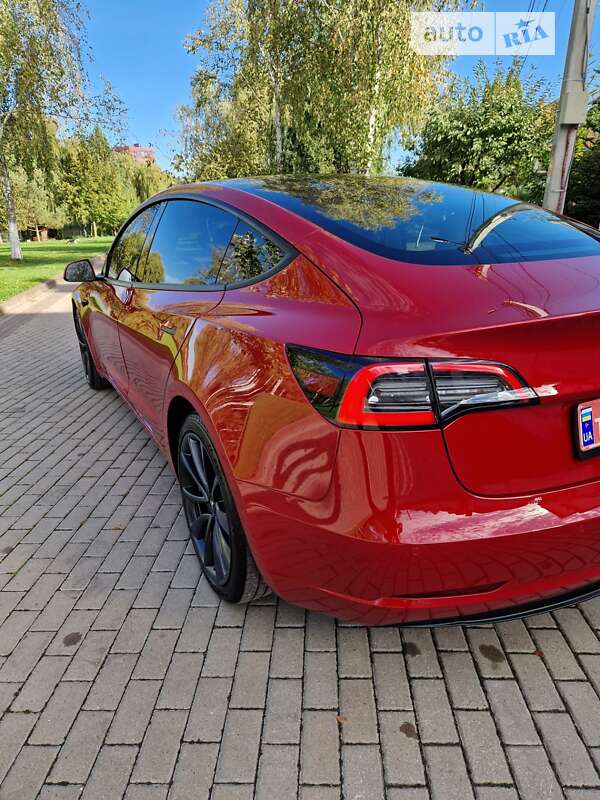 Седан Tesla Model 3 2021 в Рівному