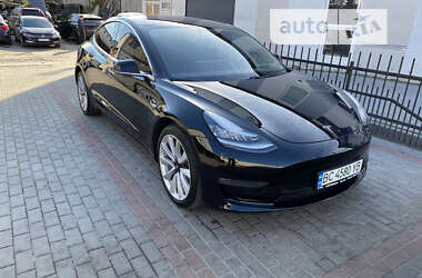 Седан Tesla Model 3 2019 в Львові