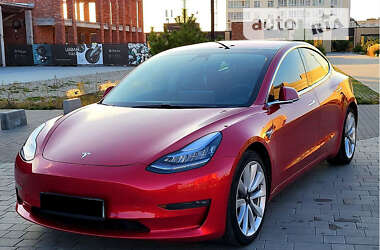 Седан Tesla Model 3 2020 в Киеве