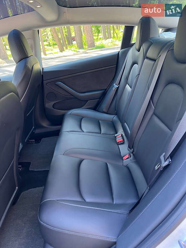 Седан Tesla Model 3 2021 в Черкасах