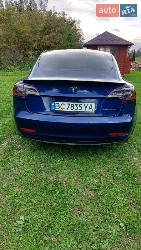 Седан Tesla Model 3 2022 в Самборі
