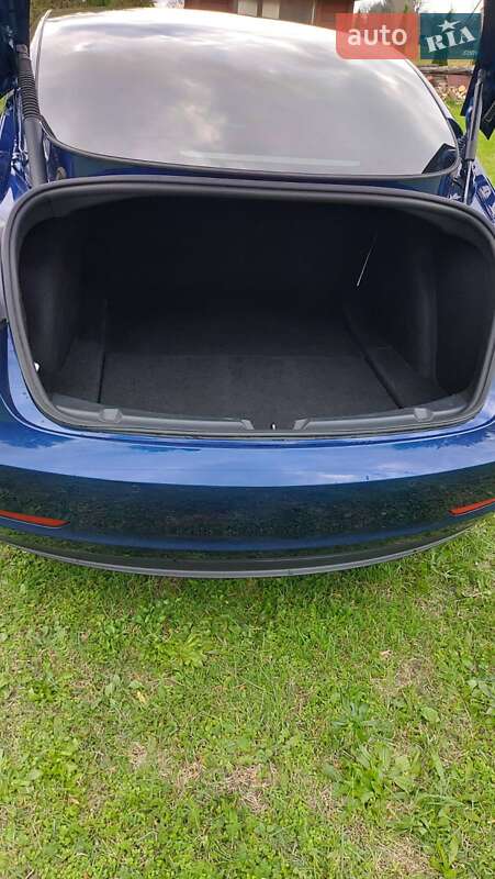 Седан Tesla Model 3 2022 в Самборі