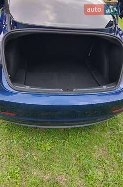 Седан Tesla Model 3 2022 в 