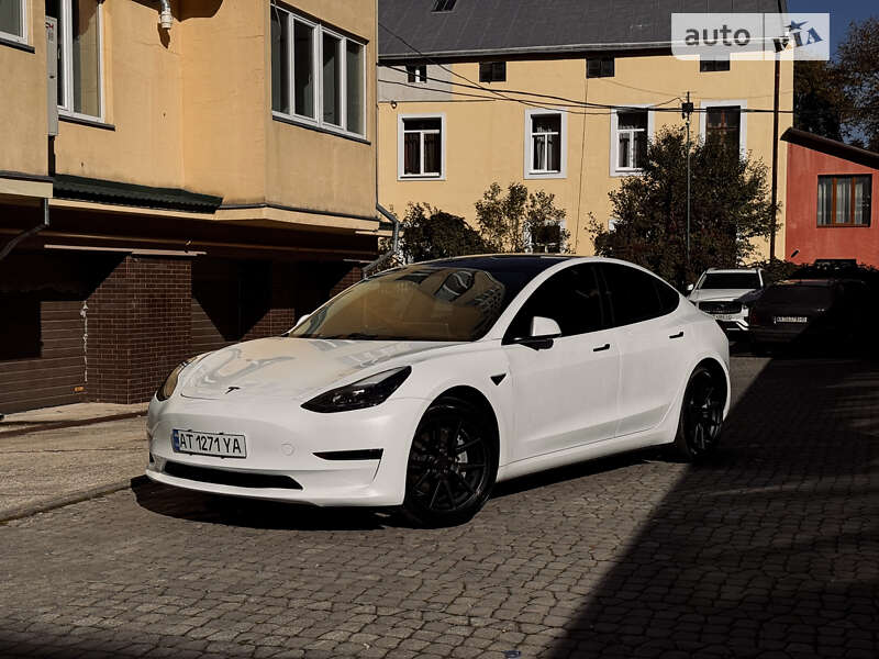 Седан Tesla Model 3 2022 в Ивано-Франковске