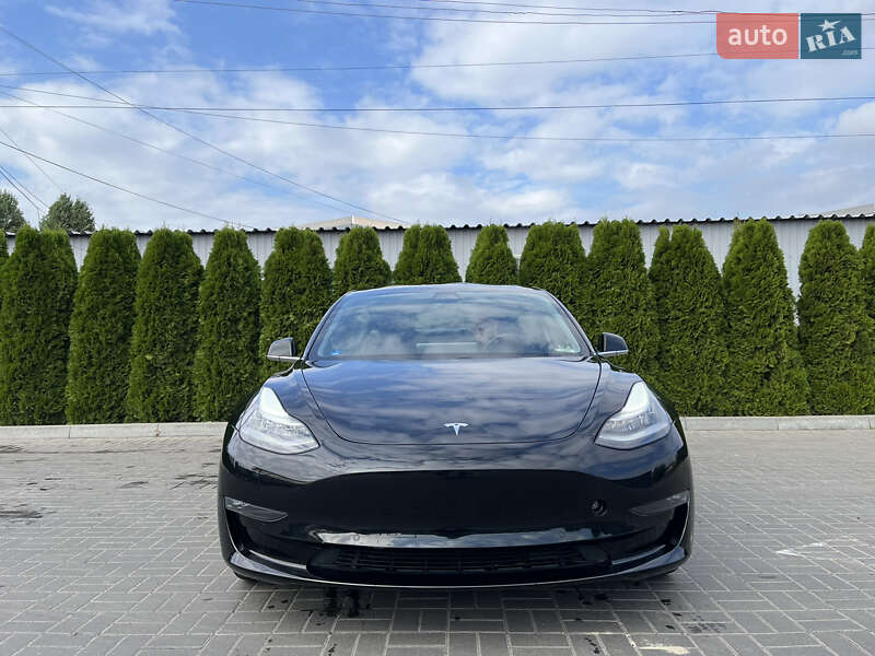 Седан Tesla Model 3 2020 в Черкассах