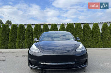 Седан Tesla Model 3 2020 в 