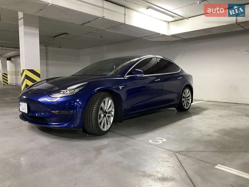 Седан Tesla Model 3 2018 в Дніпрі