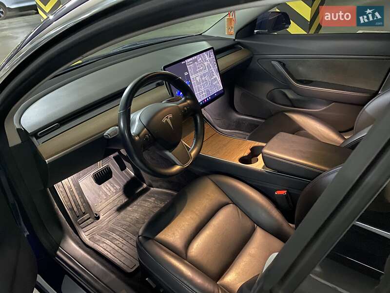 Седан Tesla Model 3 2018 в Дніпрі