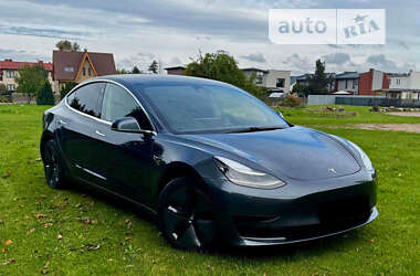 Седан Tesla Model 3 2020 в Івано-Франківську