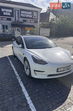 Седан Tesla Model 3 2021 в 