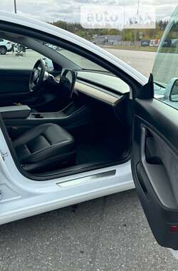 Седан Tesla Model 3 2019 в 