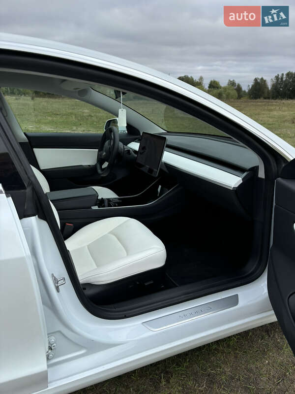Седан Tesla Model 3 2019 в Білій Церкві