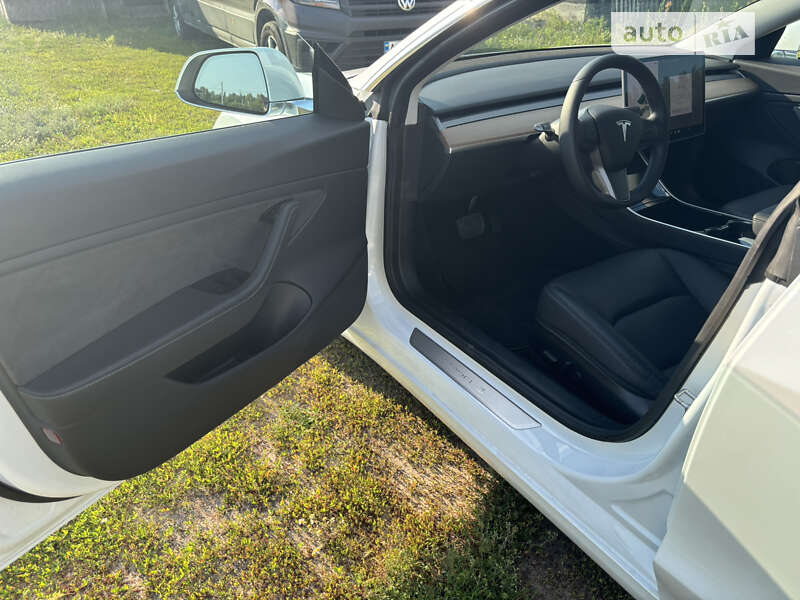 Седан Tesla Model 3 2019 в Киеве