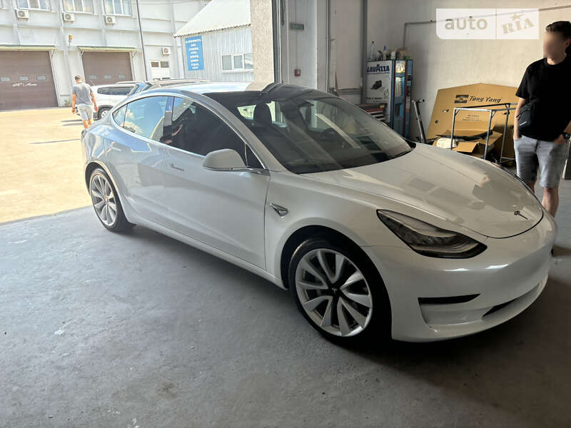 Седан Tesla Model 3 2019 в Киеве