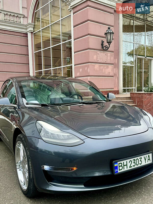 Седан Tesla Model 3 2019 в Одессе