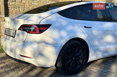 Седан Tesla Model 3 2022 в 