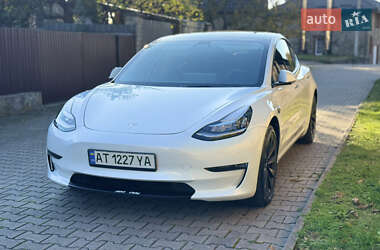 Седан Tesla Model 3 2022 в 