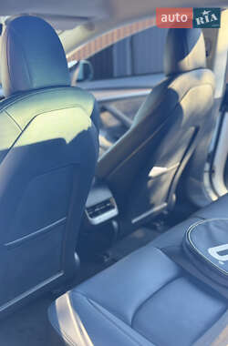 Седан Tesla Model 3 2022 в 