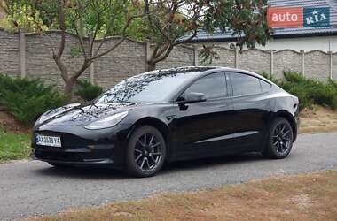 Седан Tesla Model 3 2021 в 