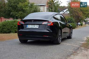Седан Tesla Model 3 2021 в 