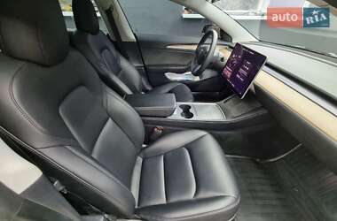 Седан Tesla Model 3 2021 в 