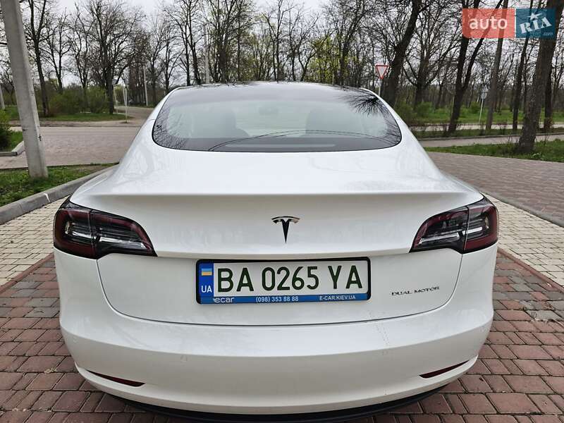 Седан Tesla Model 3 2021 в Кропивницькому