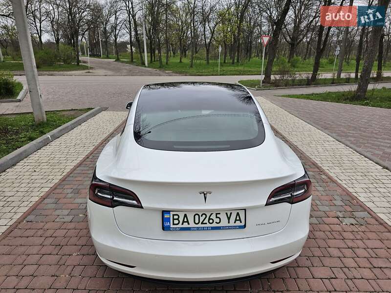 Седан Tesla Model 3 2021 в Кропивницькому