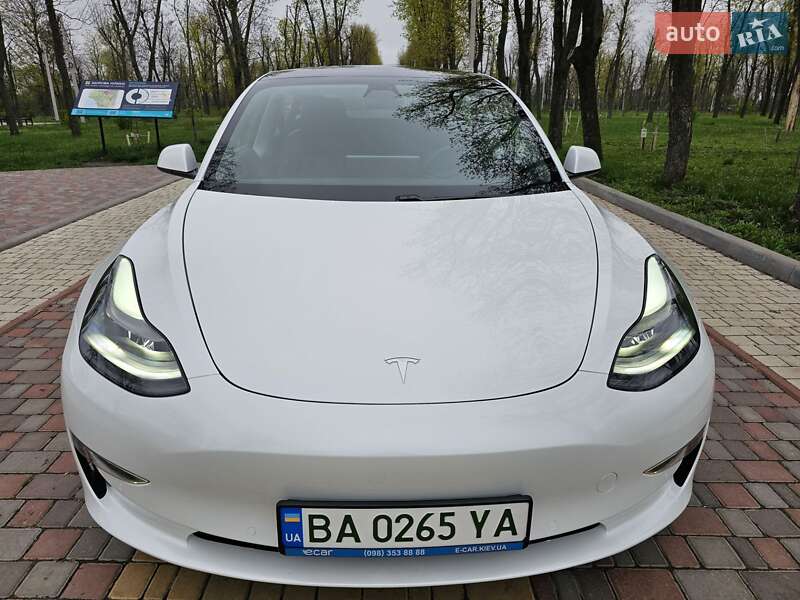 Седан Tesla Model 3 2021 в Кропивницькому