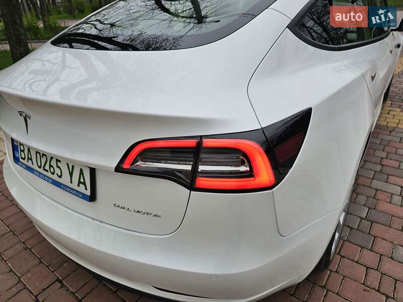 Седан Tesla Model 3 2021 в Кропивницькому