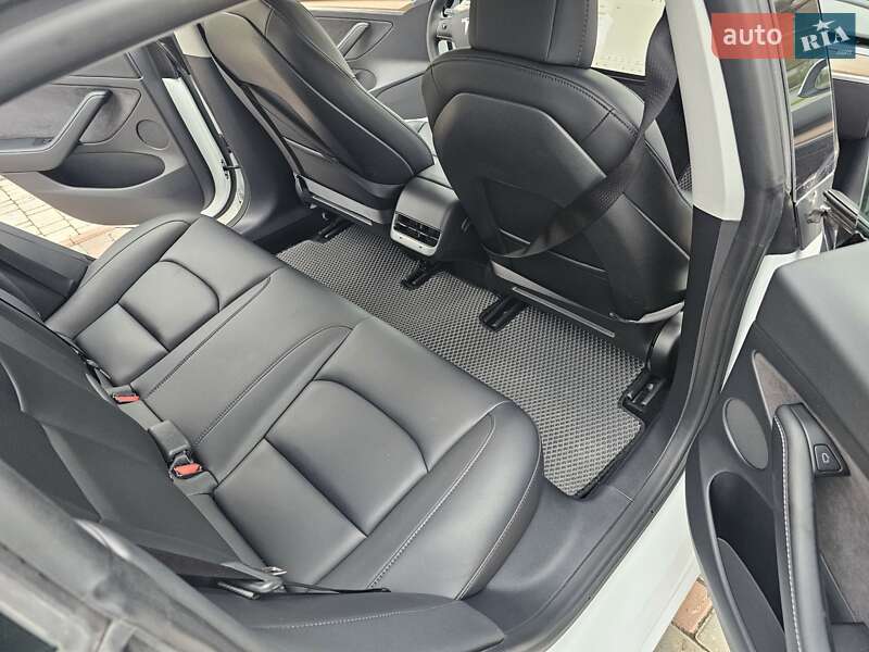Седан Tesla Model 3 2021 в Кропивницькому