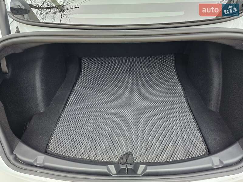 Седан Tesla Model 3 2021 в Кропивницькому