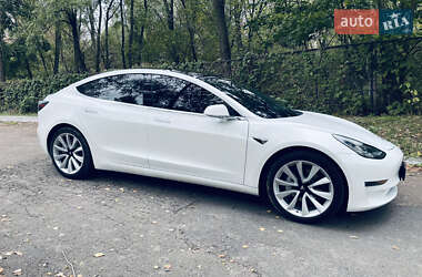 Седан Tesla Model 3 2018 в Києві