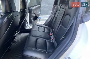 Седан Tesla Model 3 2020 в 