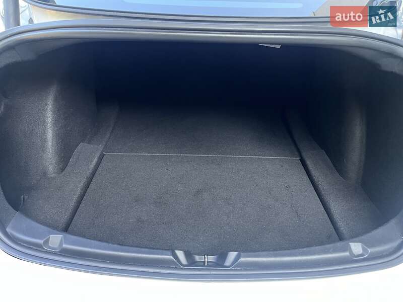 Седан Tesla Model 3 2020 в Львові