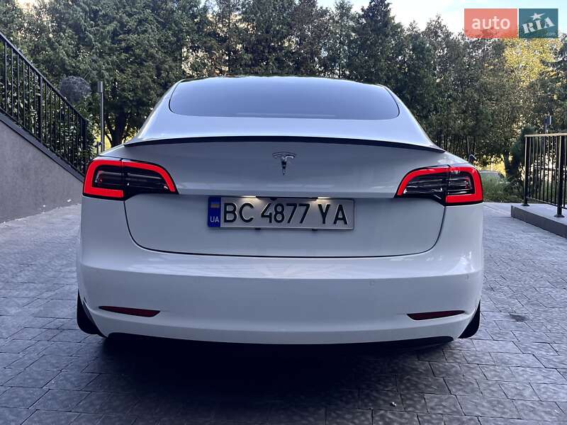 Седан Tesla Model 3 2020 в Львові