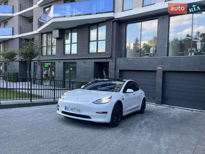 Седан Tesla Model 3 2020 в Львові