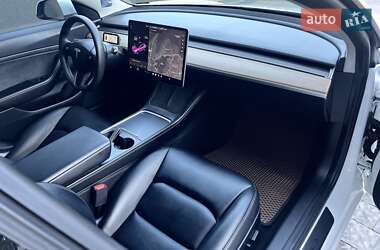Седан Tesla Model 3 2020 в 
