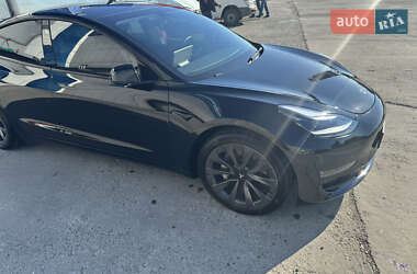 Седан Tesla Model 3 2021 в Чернівцях