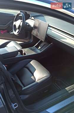 Седан Tesla Model 3 2019 в Києві