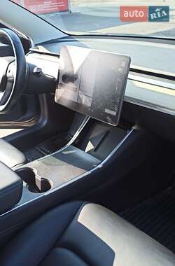 Седан Tesla Model 3 2019 в Києві