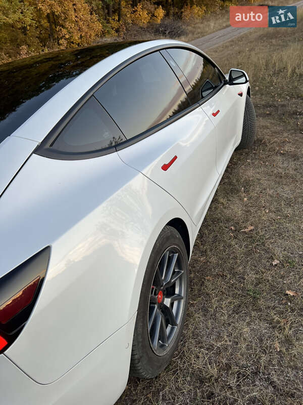 Седан Tesla Model 3 2020 в Харкові