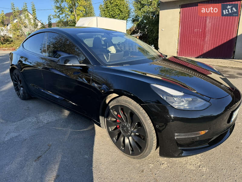 Седан Tesla Model 3 2022 в Ровно