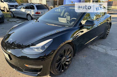 Седан Tesla Model 3 2022 в Корце