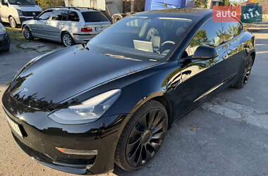 Седан Tesla Model 3 2022 в 