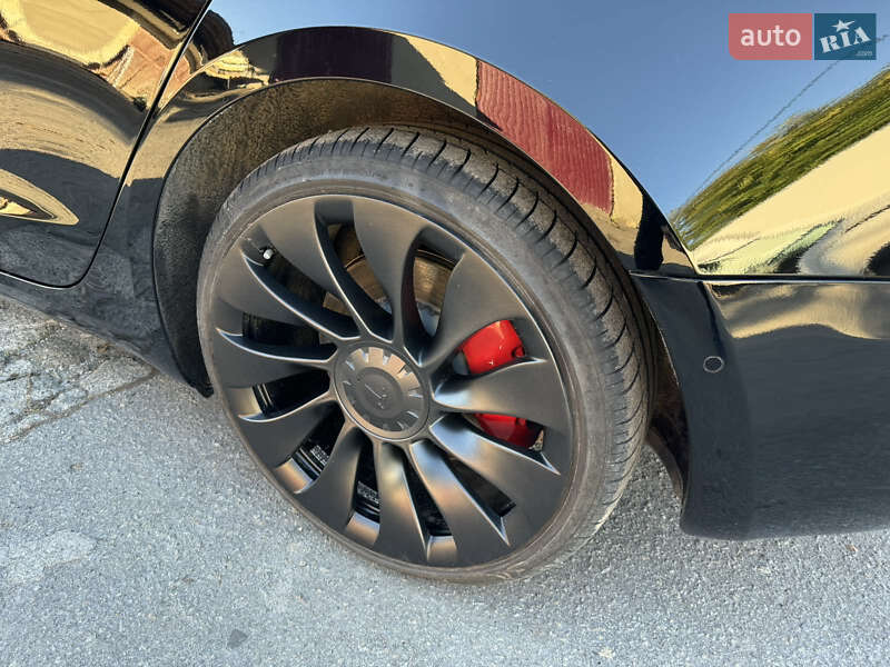 Седан Tesla Model 3 2022 в Ровно