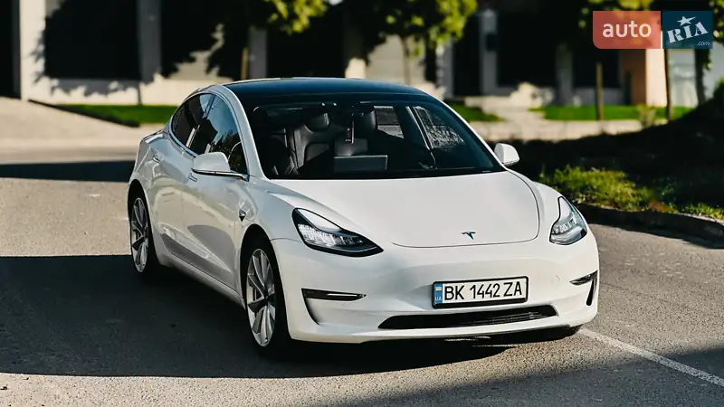 Седан Tesla Model 3 2020 в 